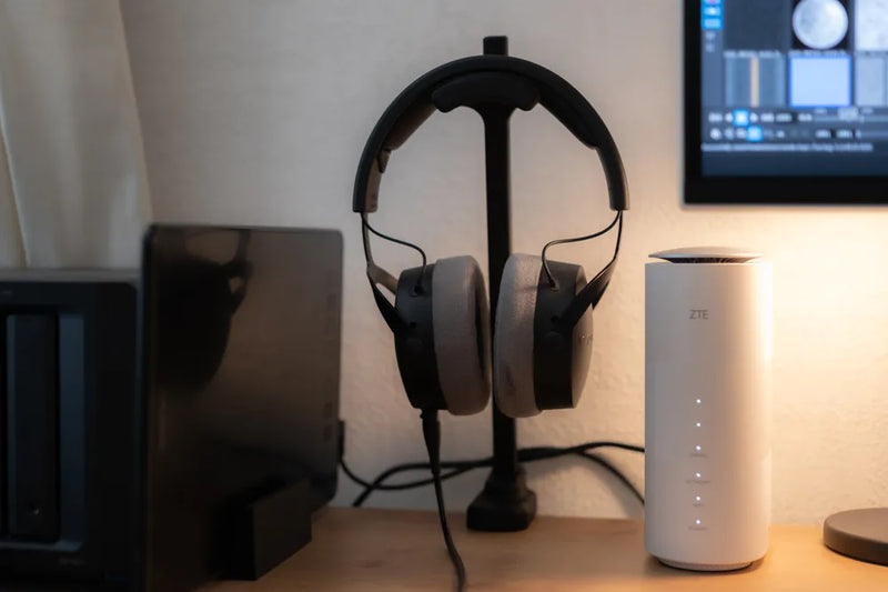 Minimal Table Mount Headphone Stand