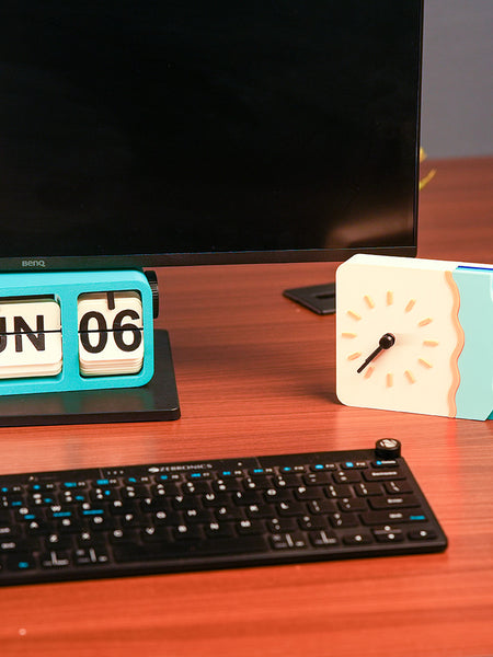 LayerStory Waveform Horizon Clock paired with FlipFrame Calendar – aesthetic desk set