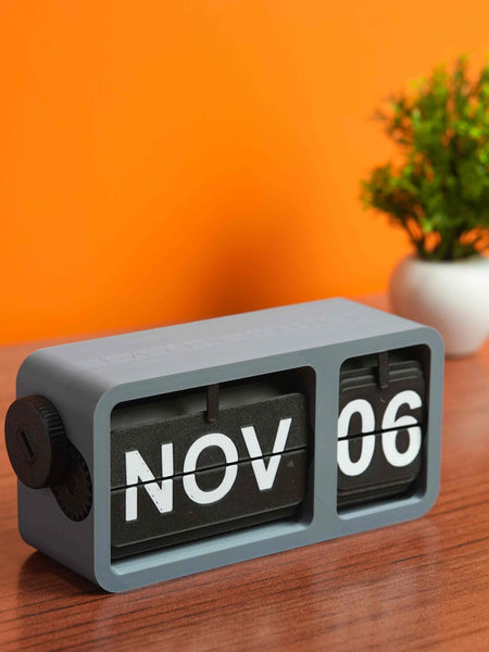 FlipFrame Desk Calendar