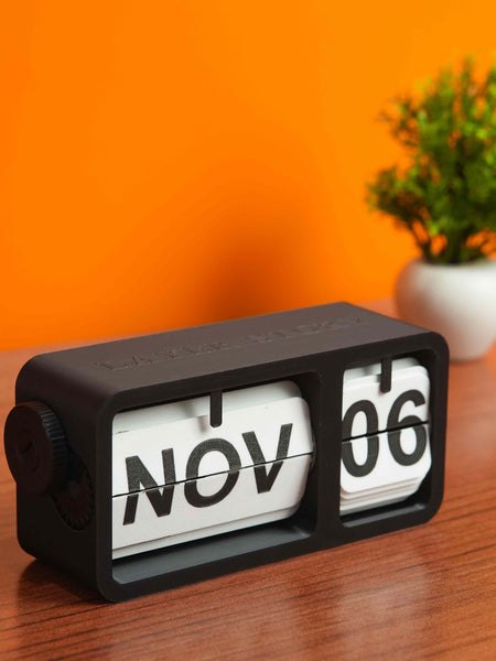 FlipFrame Desk Calendar